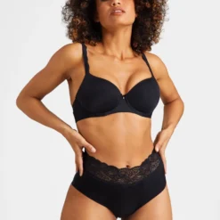 Aubade Culotte Haute Sweetessence Noir 8 Aubade Culotte Haute Sweetessence Noir -sous-vêtement boutique 1600x1600 aubade culotte haute sweetessence noir p2 54 10082022